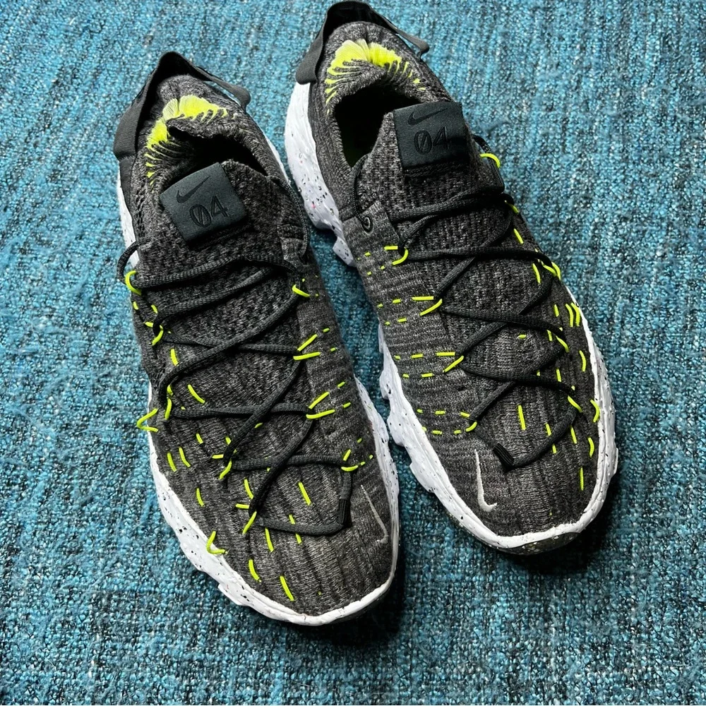 Nike Space Hippie 04 Sneakers in Black Grey Volt - Picture 2 of 11